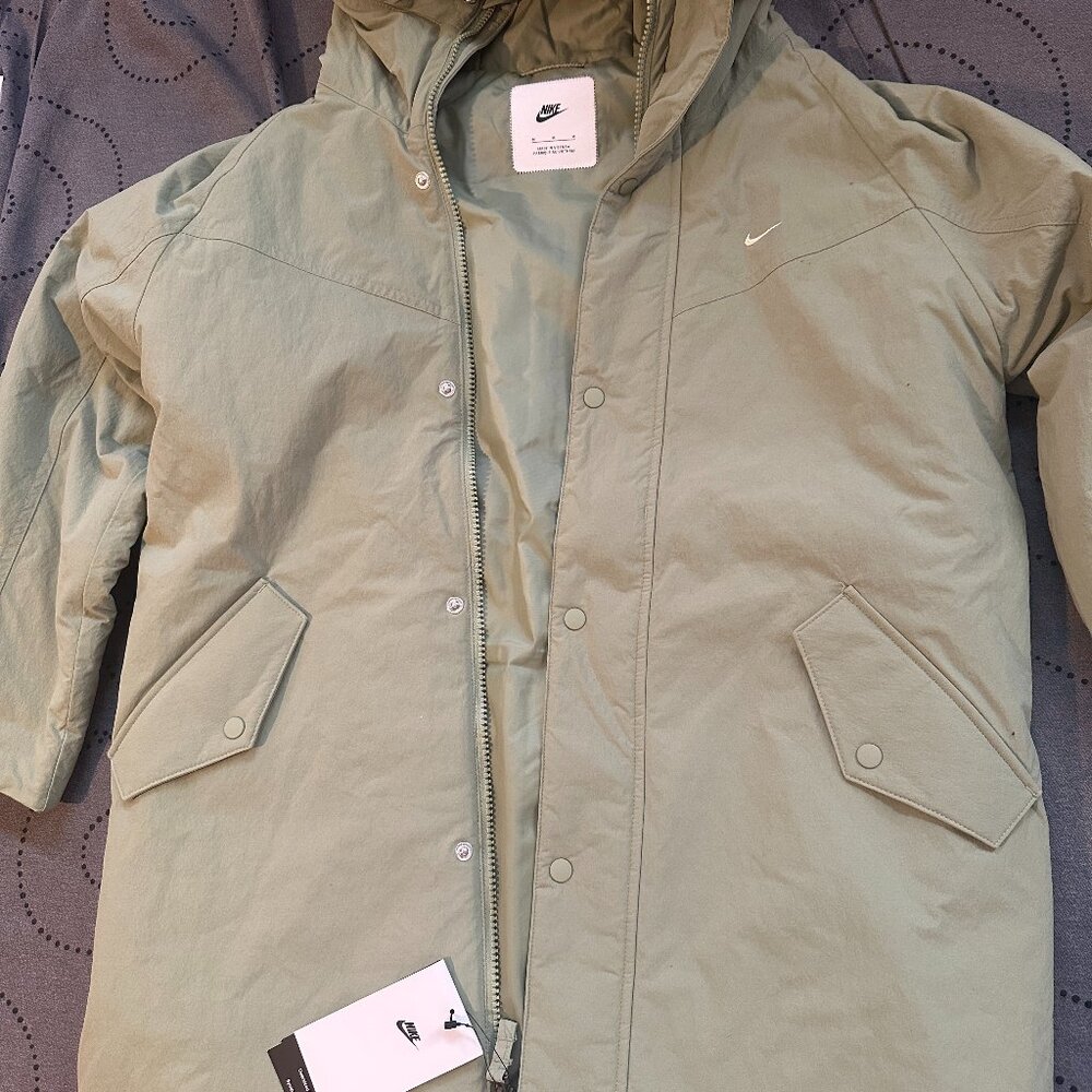 NIKE SYNTHETIC FILL METRO GROUND L. GREEN PARKA SIZE M OVER SIZED KIDS $140.00